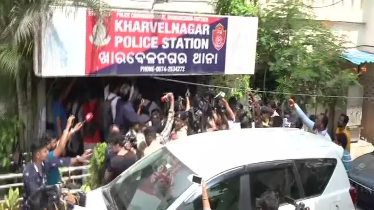 Babushaan-Prakruti row: Babushaan visits police station, cooperates with probe 