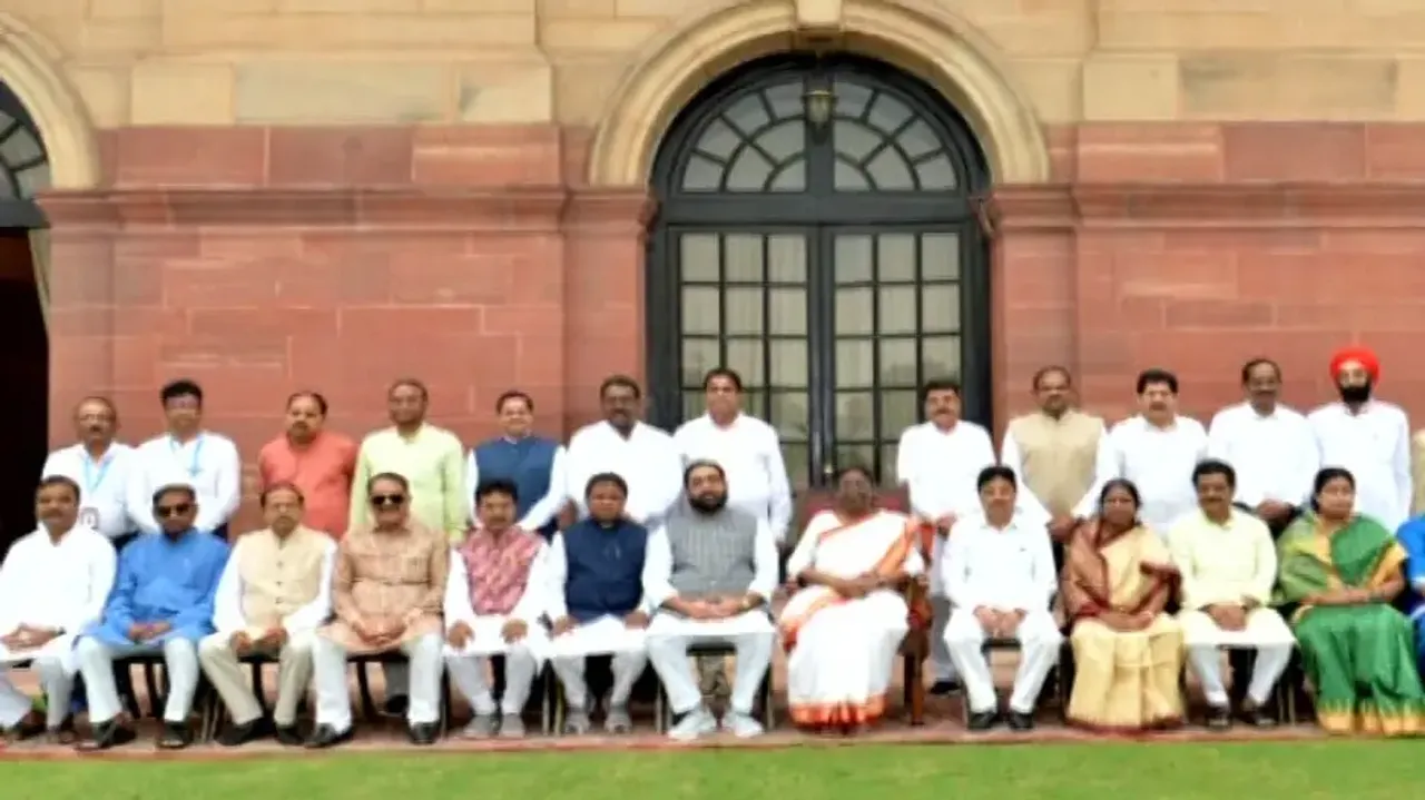 Odisha MLAs’ team meets Prez Murmu, know who presented what gifts  