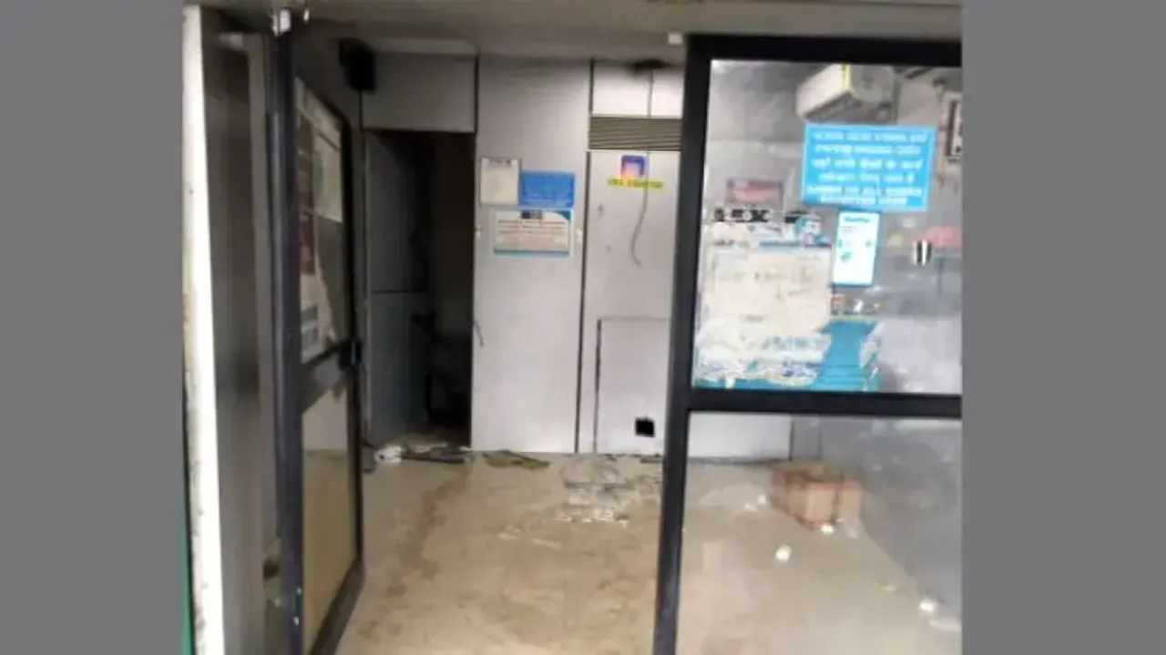 Miscreants flee with entire SBI ATM containing Rs 20 lakh cash