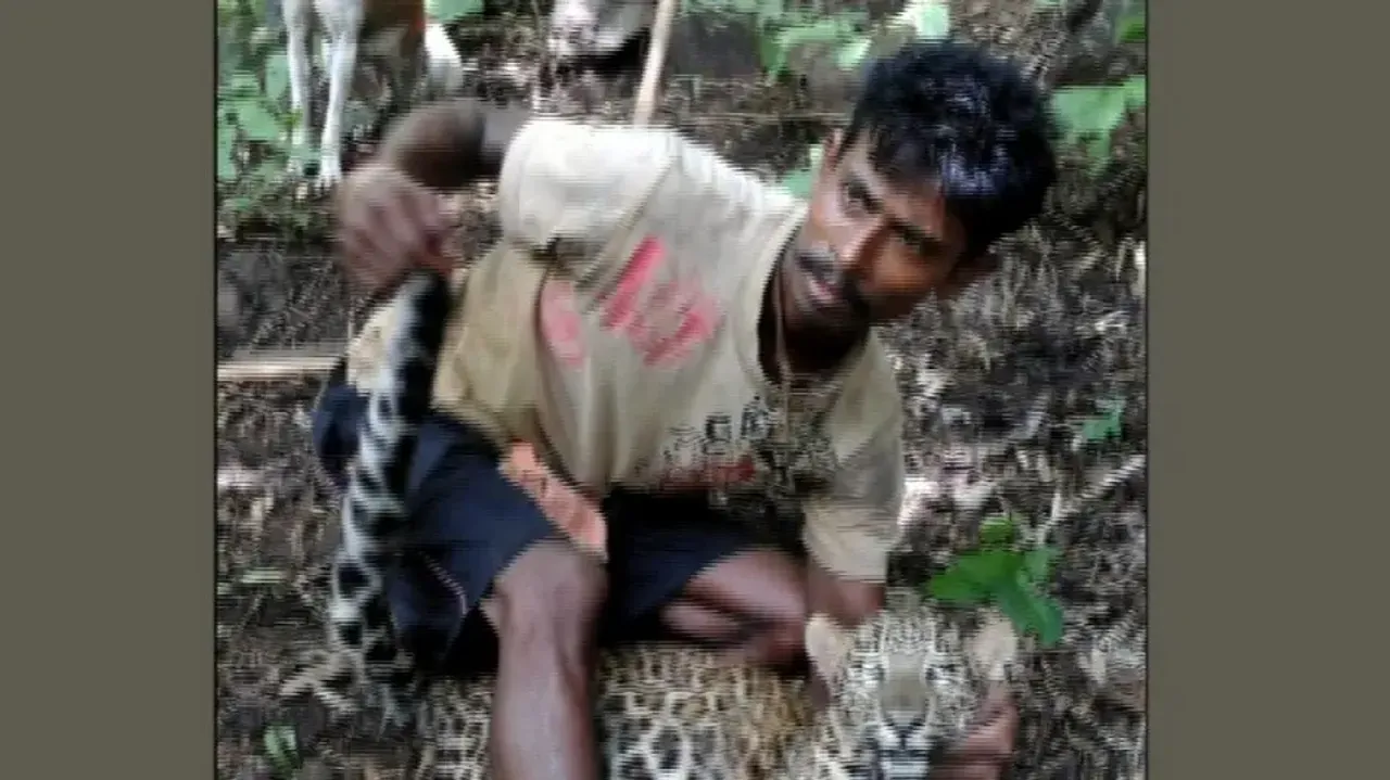 Accused Sanjay Swain with the leopard carcass