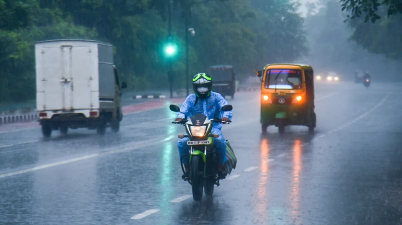 Heavy rainfall to lash several Odisha districts tomorrow; orange and yellow alerts issued