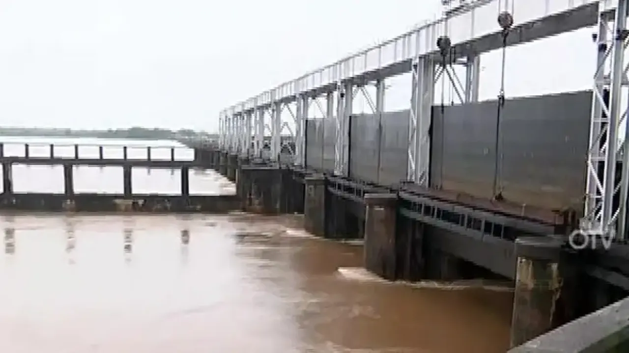 Medium Flood In Mahanadi 