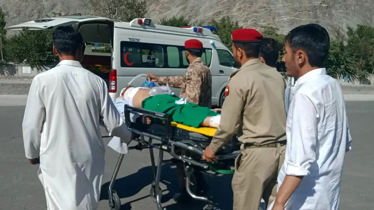 Pakistan bus-oil tanker collision