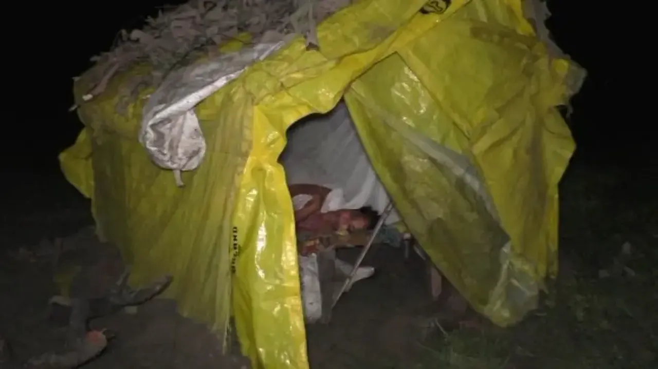 Inhumane! Sons desert mother in fear of banishment in Sonepur 
