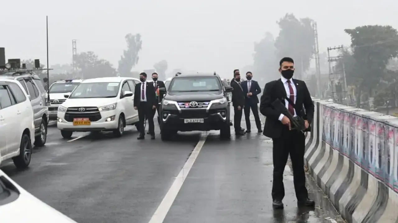 PM Modi's convoy stuck on a flyover