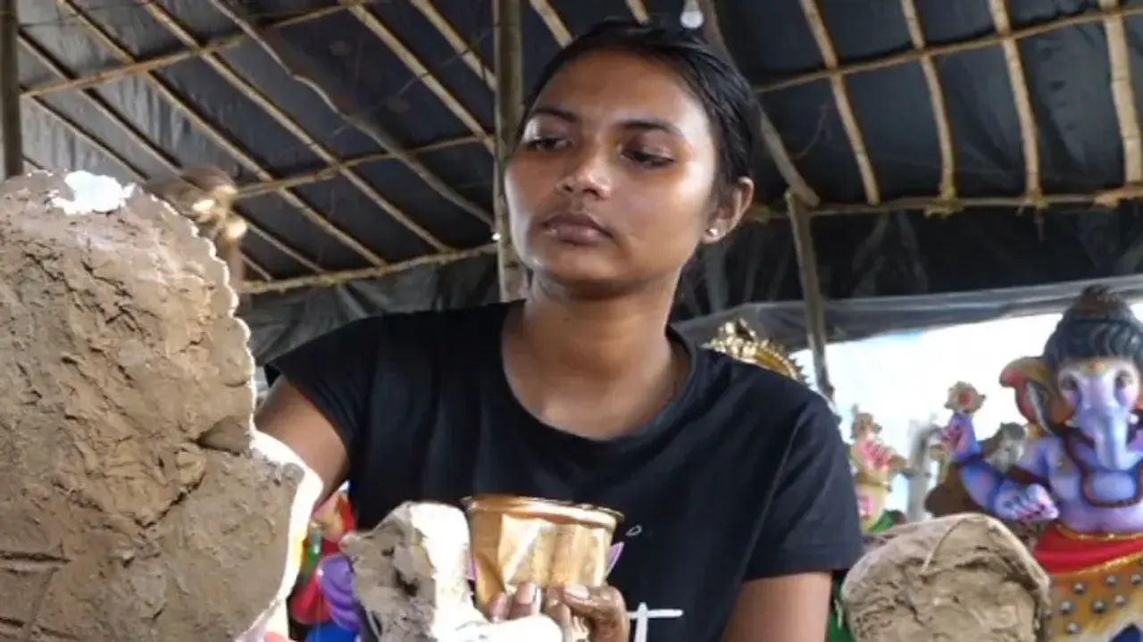 Breaking the mould: Science graduate Malkangiri girl makes Ganesh idols to fund her higher education