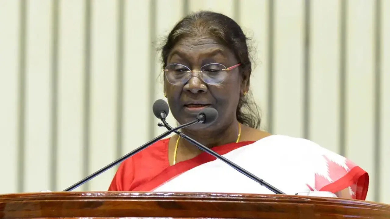 President Draupadi Murmu felicitates 47 teachers including one from Odisha 