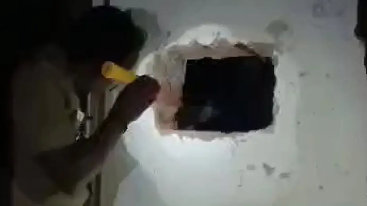 Thieves break into liquor store 