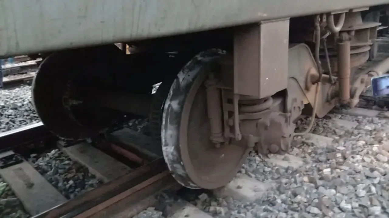 Jan Shatabdi Express derails