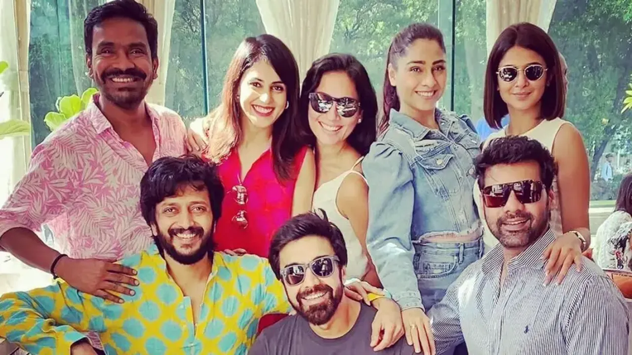Jennifer Winget with her friends   Riteish Deshmukh, Genelia, Shabir Ahluwalia, Kanchi Kaul, Ashish 