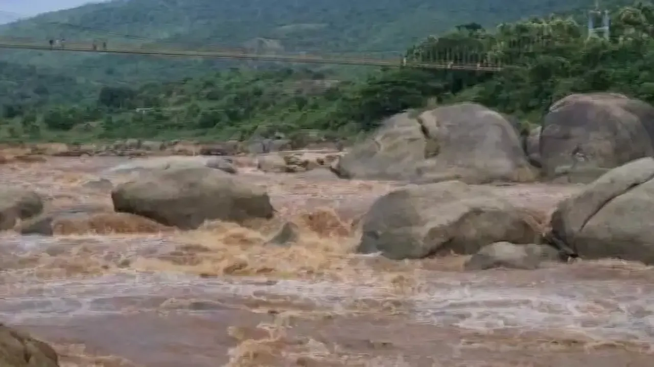Mishap-prone hanging bridge over Nagabali river in Rayagada indefinitely shut; tourists sore 