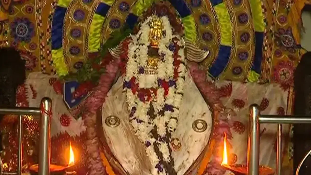 Girl prays for love marriage in letter to Maa Samaleswari, man seeks NEET for daughter