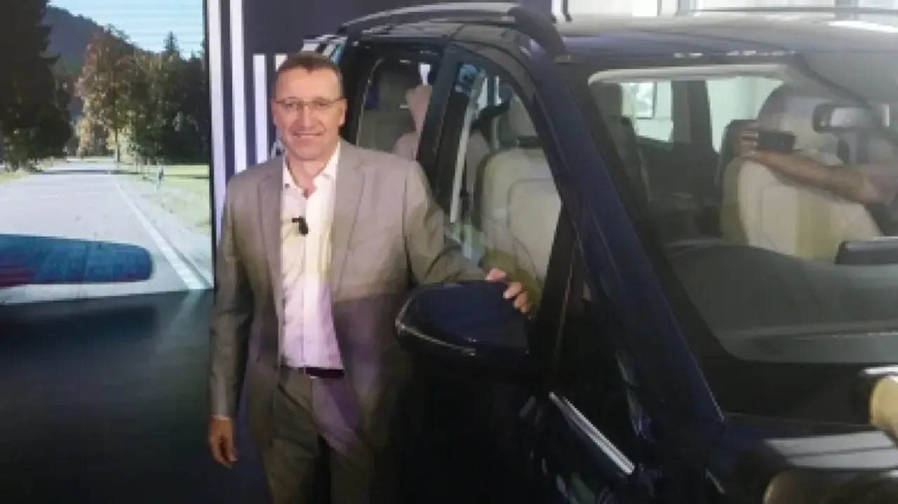 Mercedes India CEO takes auto-rickshaw ride to evade Pune traffic