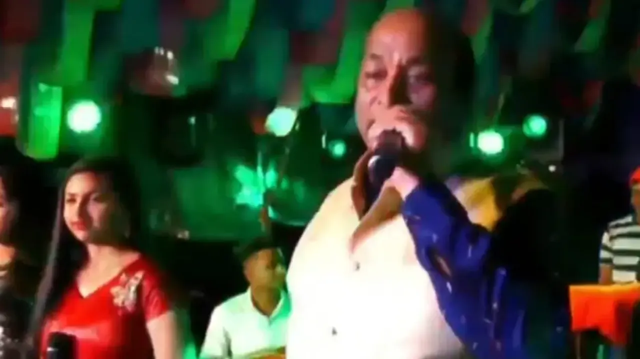 Singer collapses on stage after performing at Durga Puja event in Koraput, dies