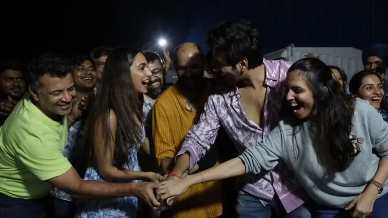 Kartik Aaryan’s hilarious dance at ‘Satyaprem Ki Katha’ wrap-up party takes over internet