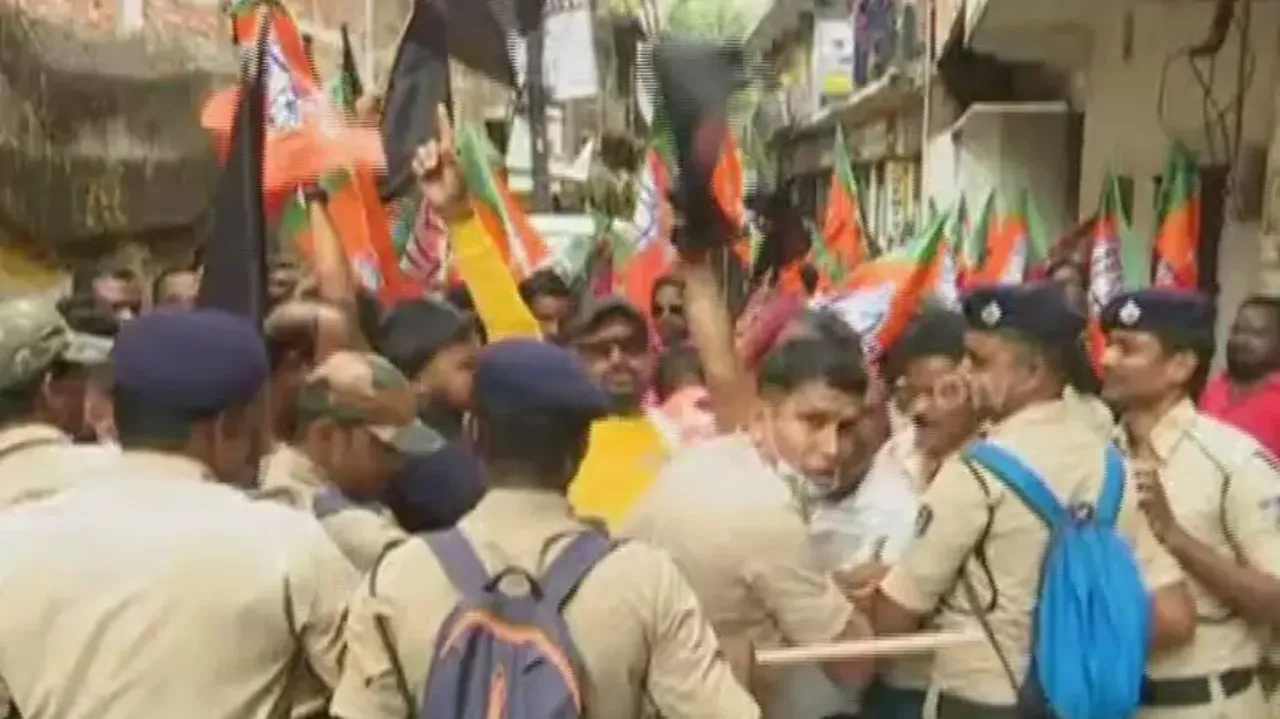 Congress leader Udit Raj faces egg attack, black flag protest in Rourkela 