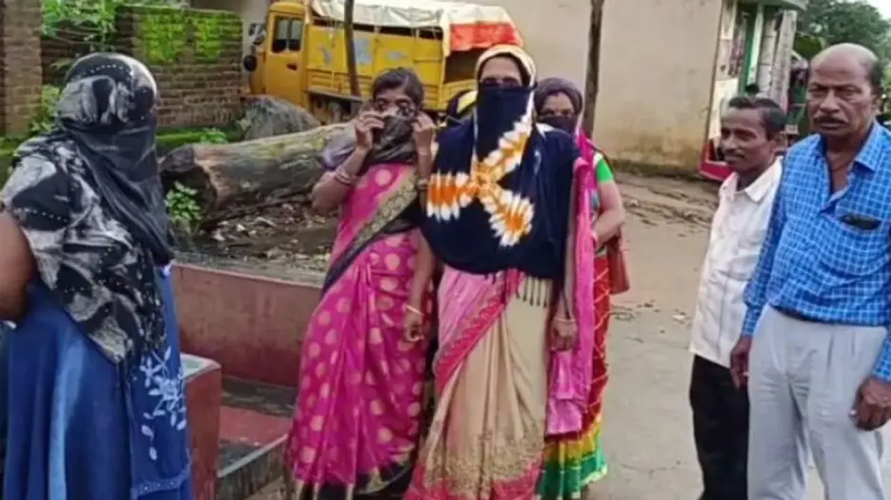 Tension at Nuasahi Sahi as youth flees after swindling Rs 15 lakh from job aspirants