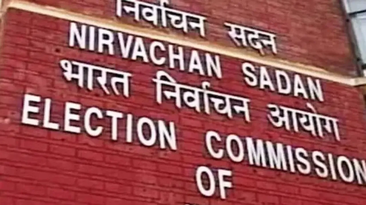 No distribution of sarees, shirts by party or candidate during rallies: EC