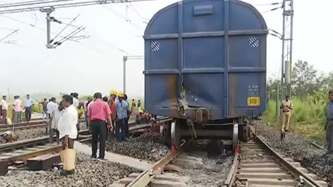 Cement-laden goods train derails in Sambalpur, know trains cancelled and diverted