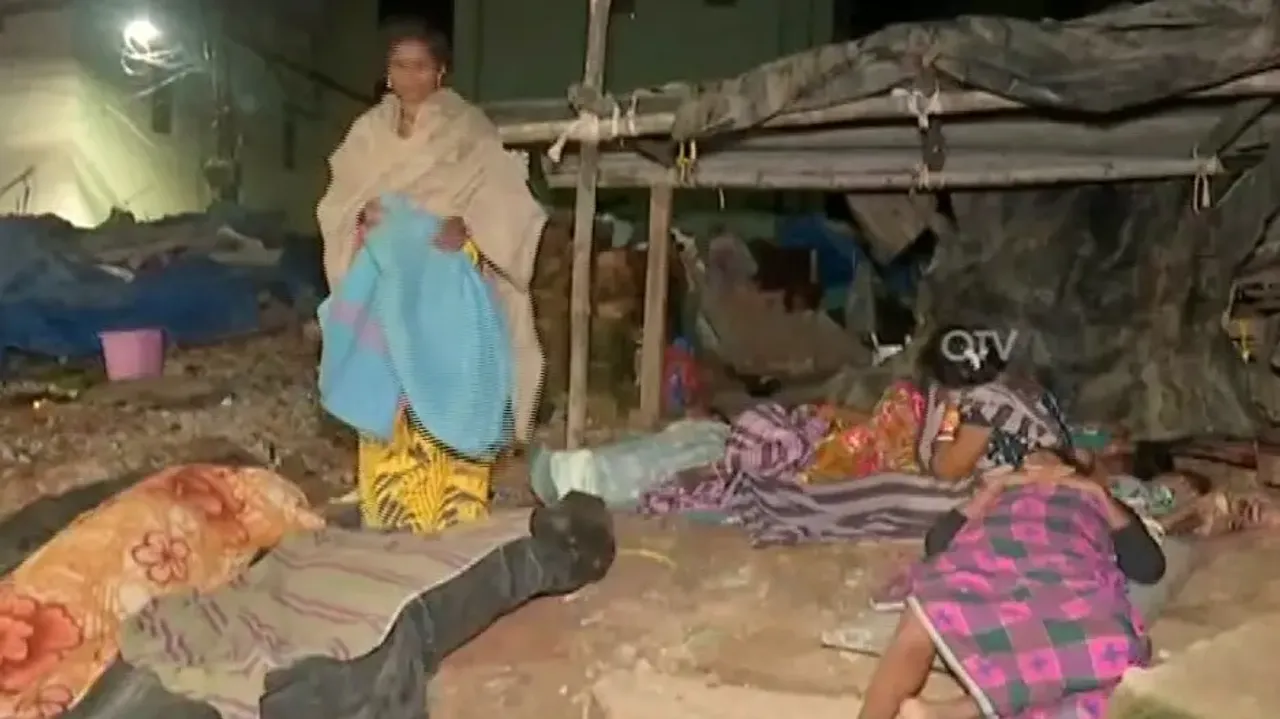 Rendered homeless by eviction, over 100 families spend night under open sky in Berhampur