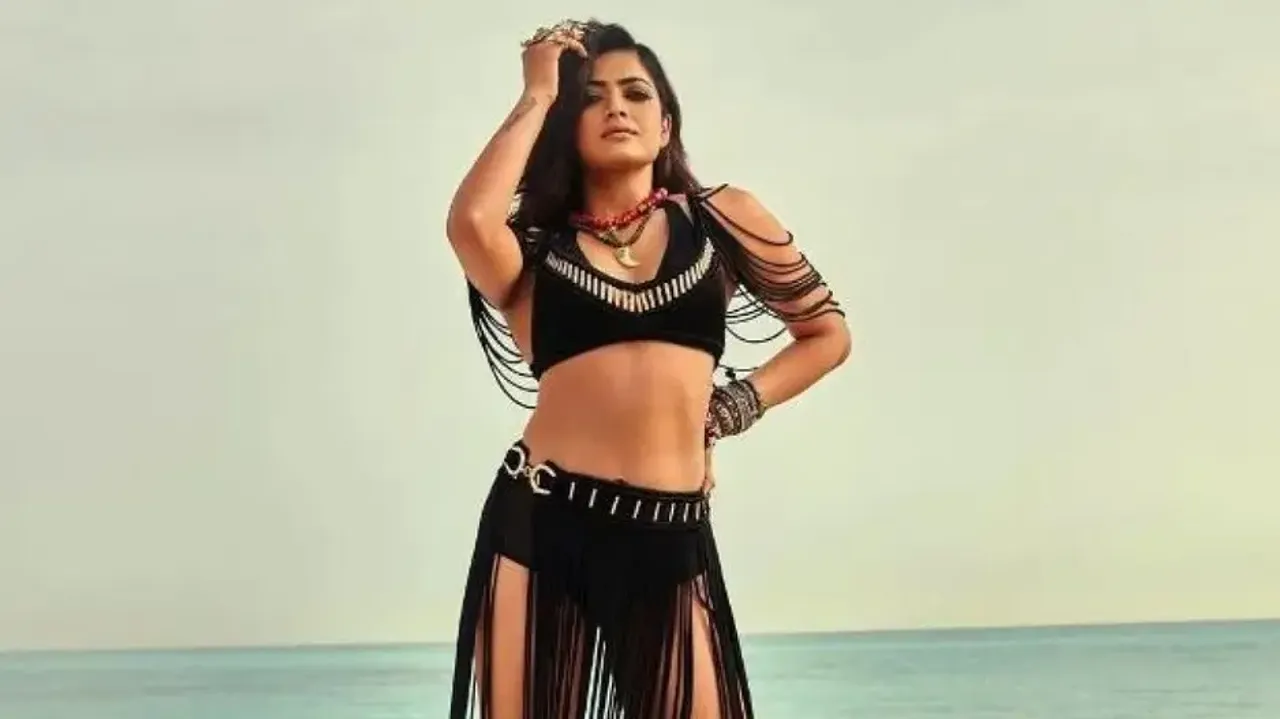 Rashmika Mandanna oozes hotness in new Insta pictures
