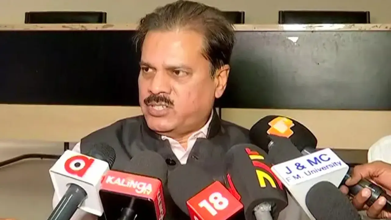 IMD DG on impending cyclone threat