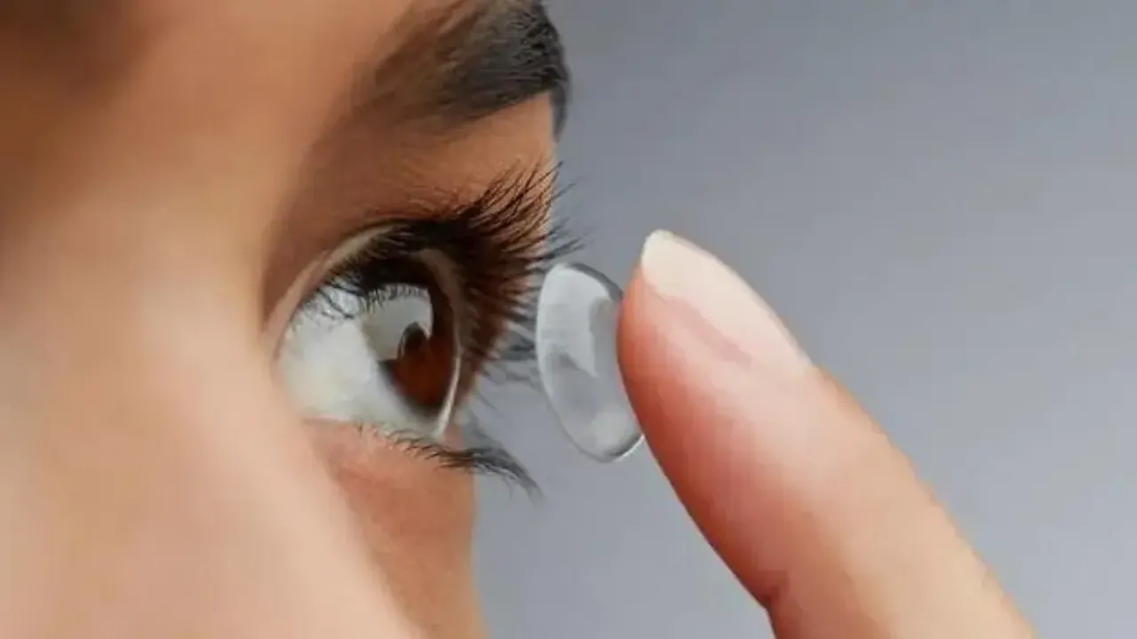 Shocking video of doctor removing 23 contact lenses from a woman’s eye goes viral