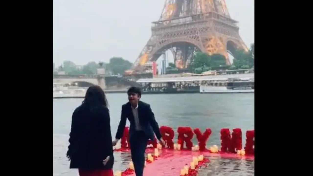 Man proposes to girlfriend on Shah Rukh Khan’s song at Eiffel Tower