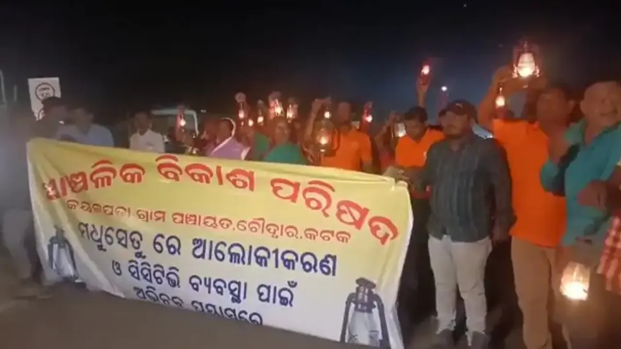 Villagers stage lantern march demanding illumination of bridge in Cuttack 