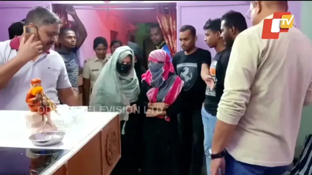 Posing as customer, Berhampur SP busts sex racket; 10 arrested