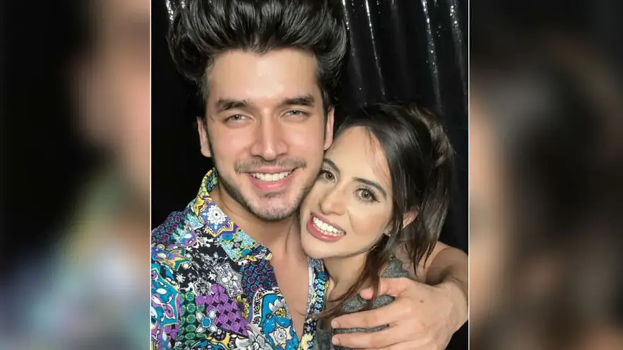 Paras Kalnawat & Urfi Javed