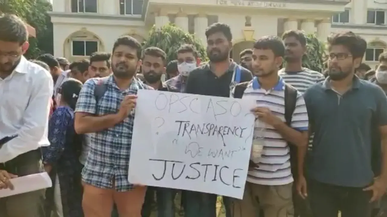 ASO aspirants allege discrepancies in exam valuation, stage protest at OPSC office in Cuttack 