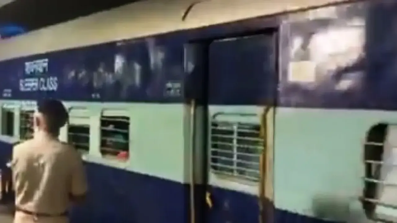 Child falls off train, father jumps out to save her; both die