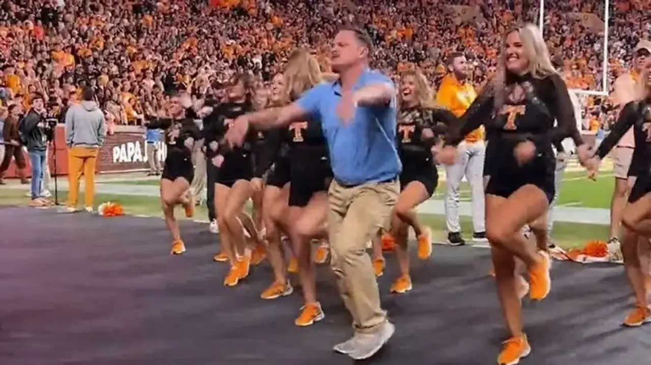 Security guard stuns fans