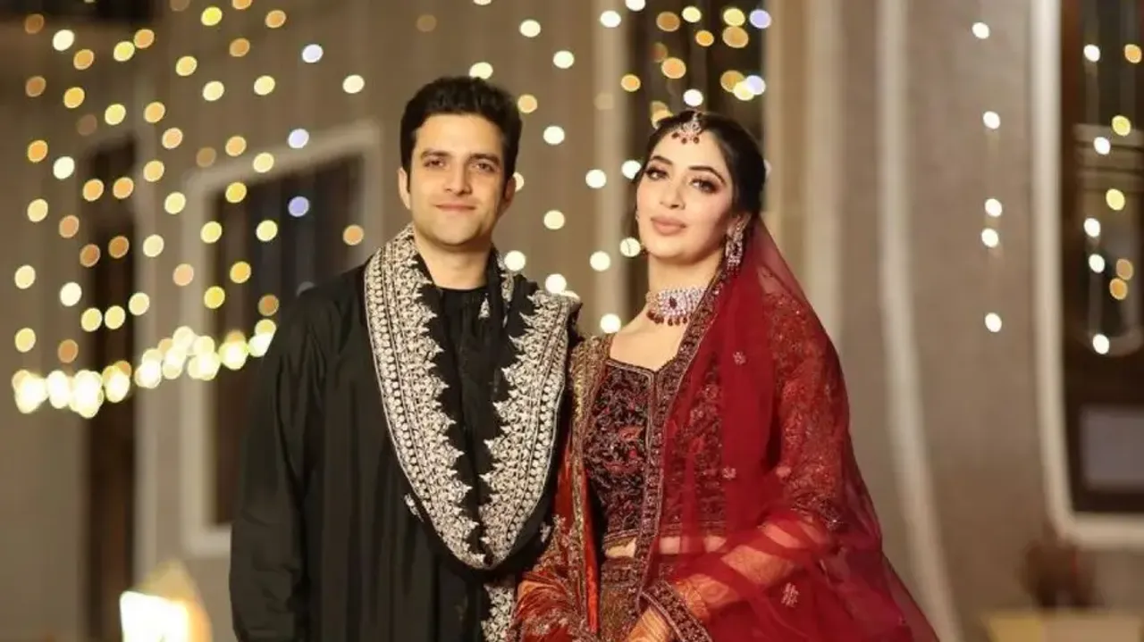 5 best pictures of IAS Athar Aamir and wife Mehreen Qazi