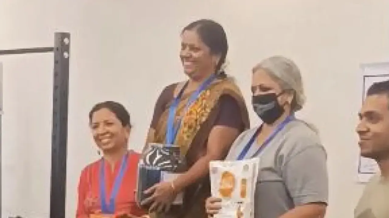 Saree-clad woman hits gym, internet stunned; watch