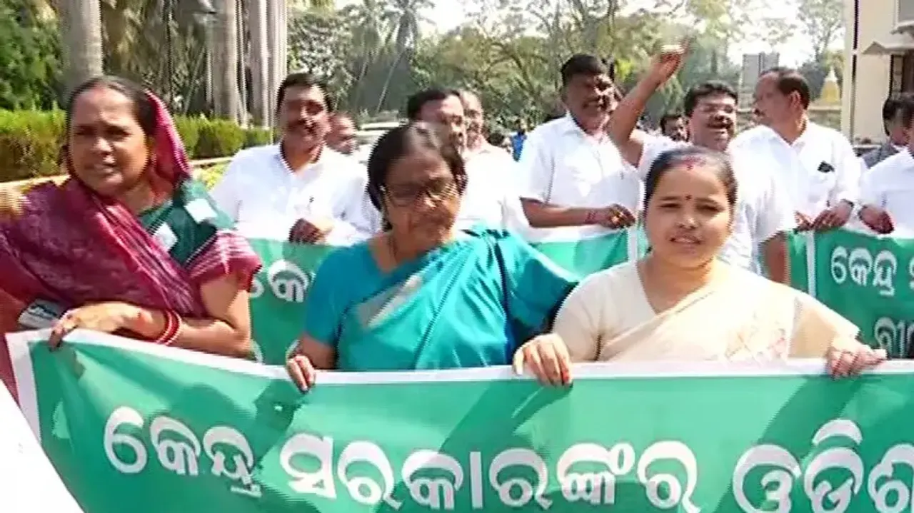 BJD, BJP face off over farmers’ issue