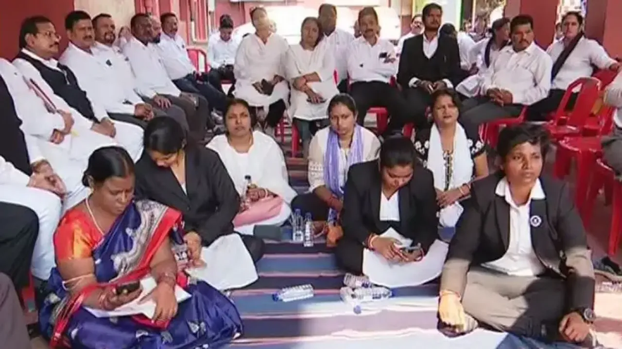 Advocates stage protest in Bhubaneswar 