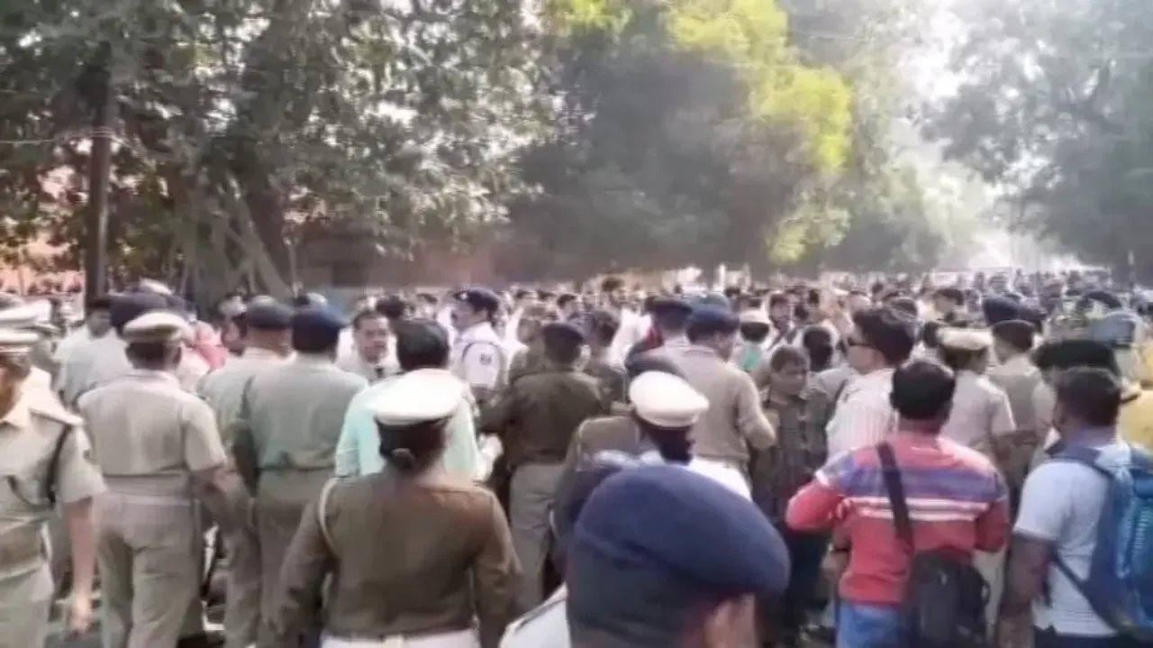Lawyers’ protest at Sambalpur: Police uproot lawyers’ camp; clash ensues 