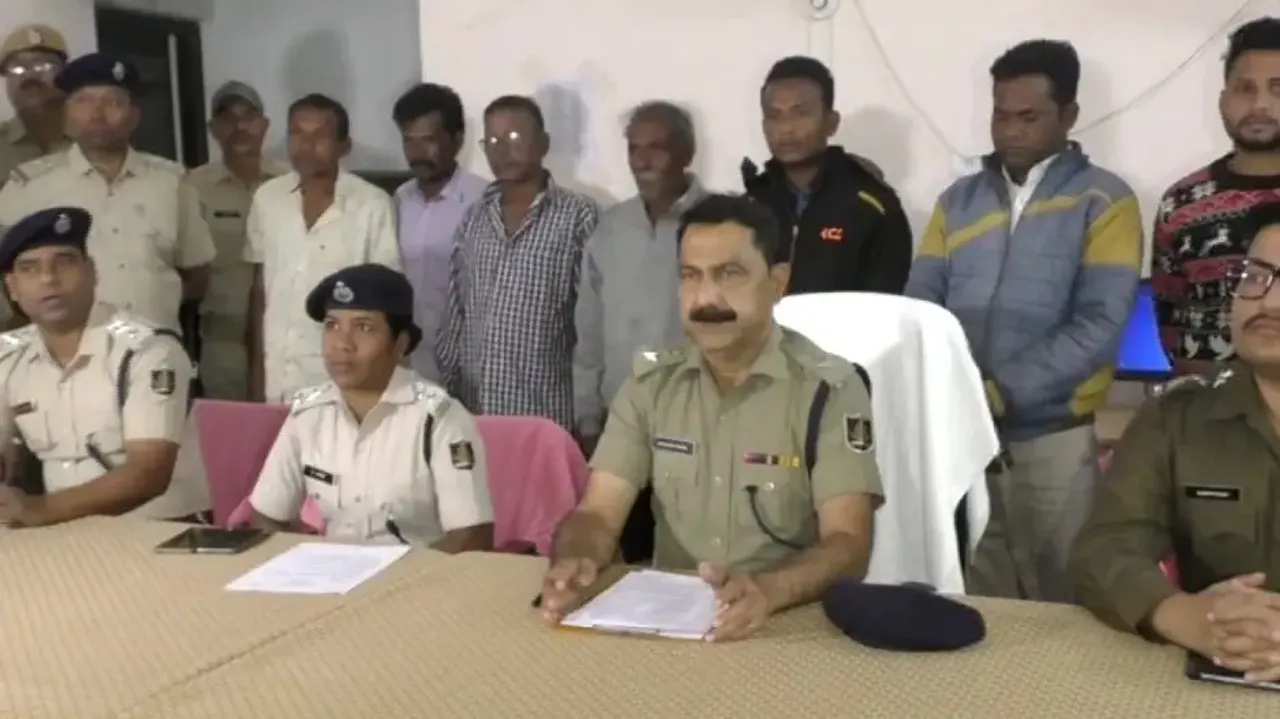 Sonepur Police With 7 Fraudsters