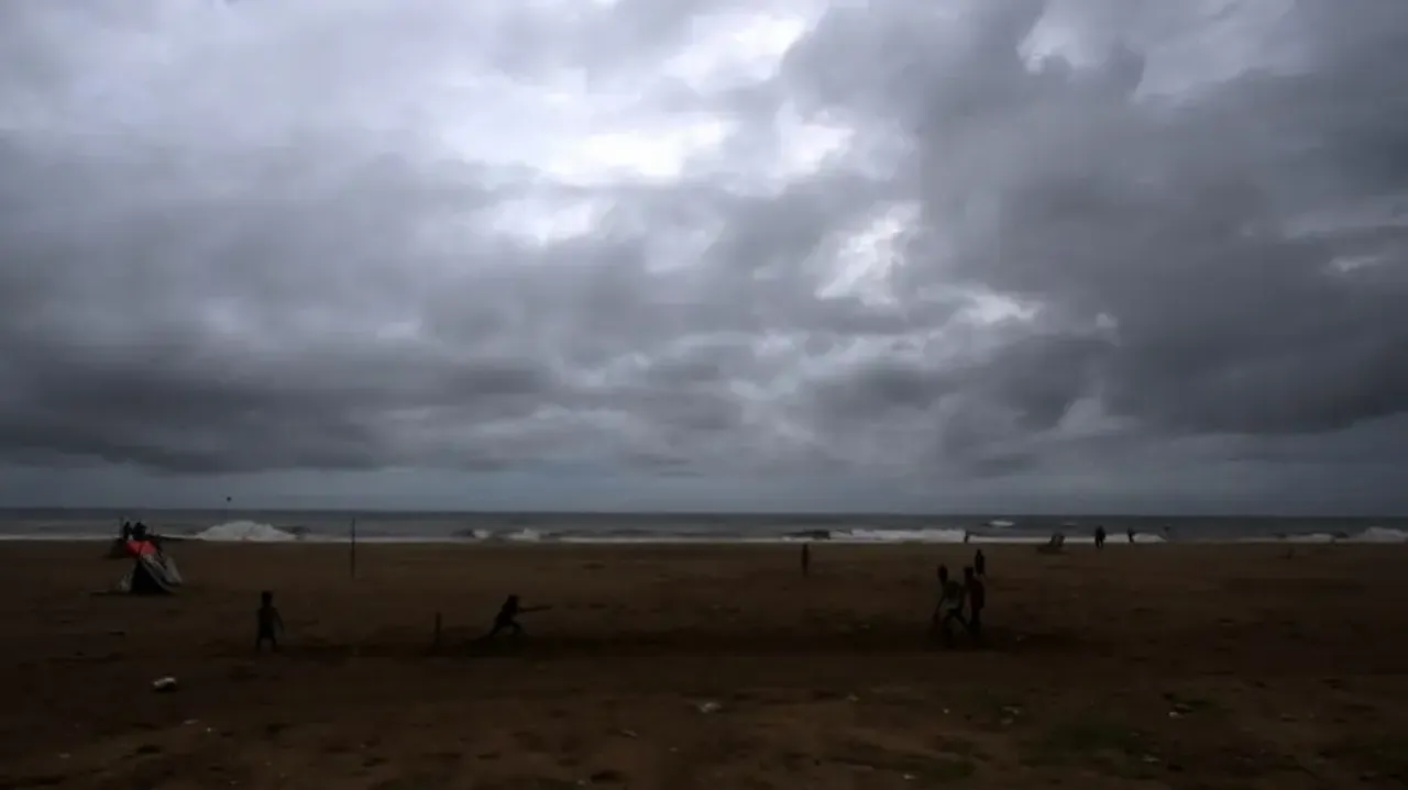 Cyclone Mandous: Red alert in 3 TN districts, orange alert in 6