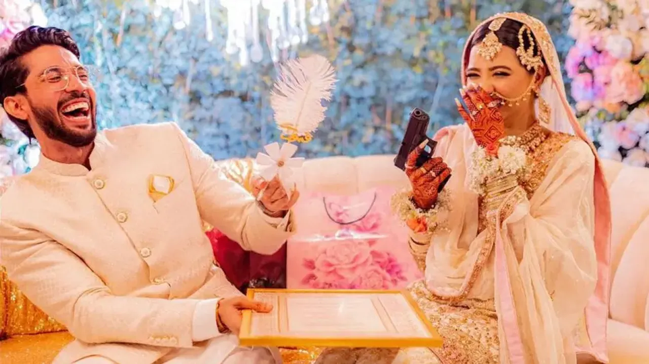 Bride makes groom sign 'nikahnama' on wedding stage at gunpoint