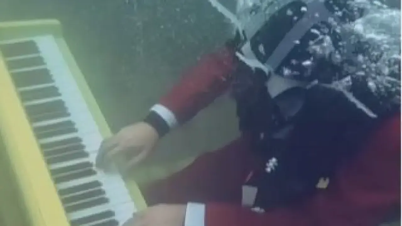 Video of YouTuber playing piano under the sea leaves internet speechless 