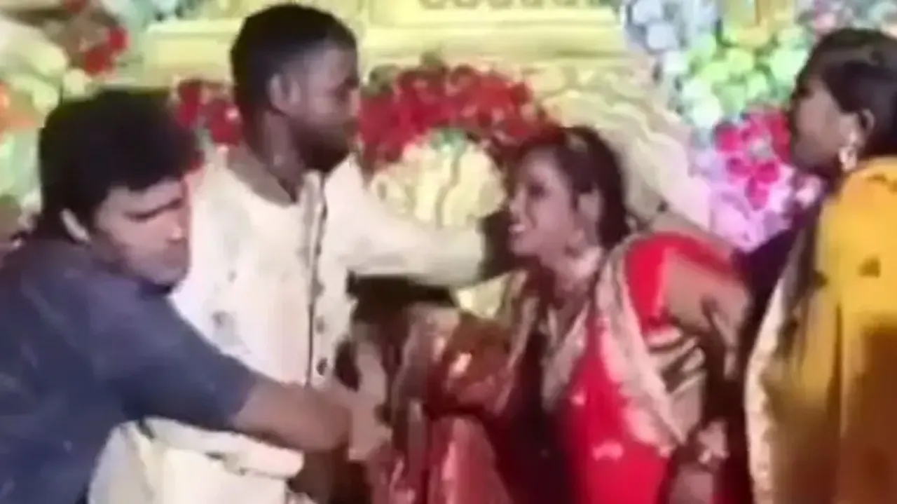 Bride and groom fight fiercely on wedding stage, watch high-voltage drama