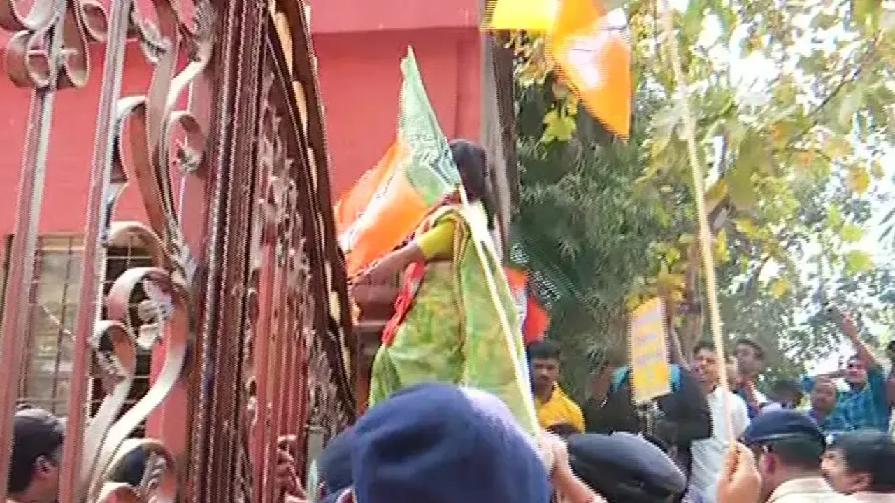 BJP protest At BMC Office