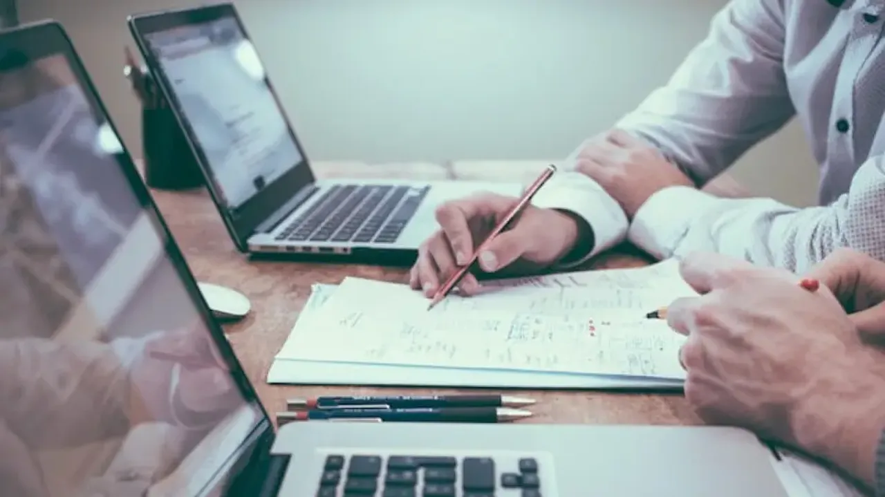  men make financial decisions on their own