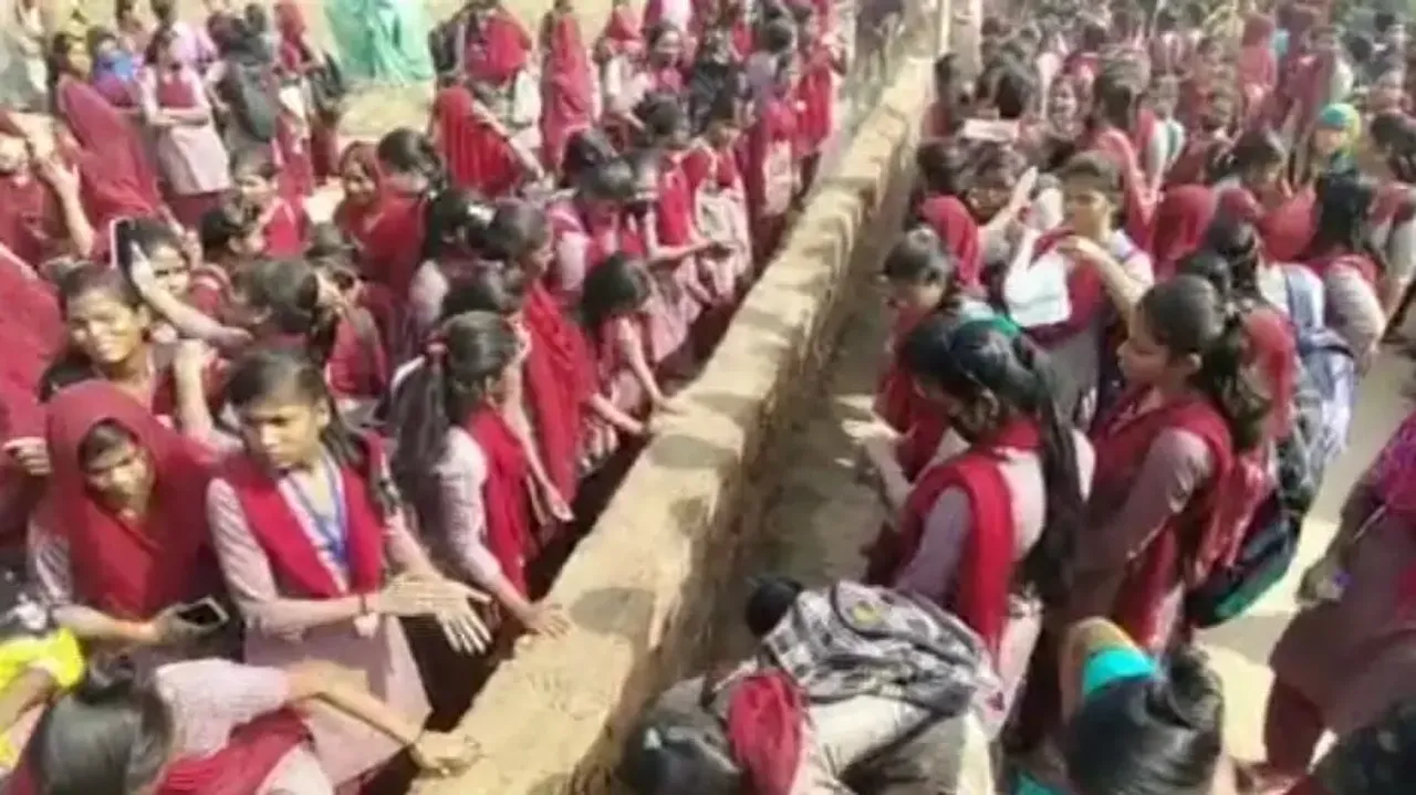 600 college girl students join hands, build boundary wall on their own in Odisha  