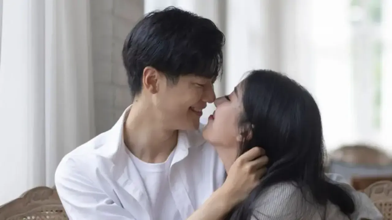 Kissing a stranger becomes a new dating trend In China