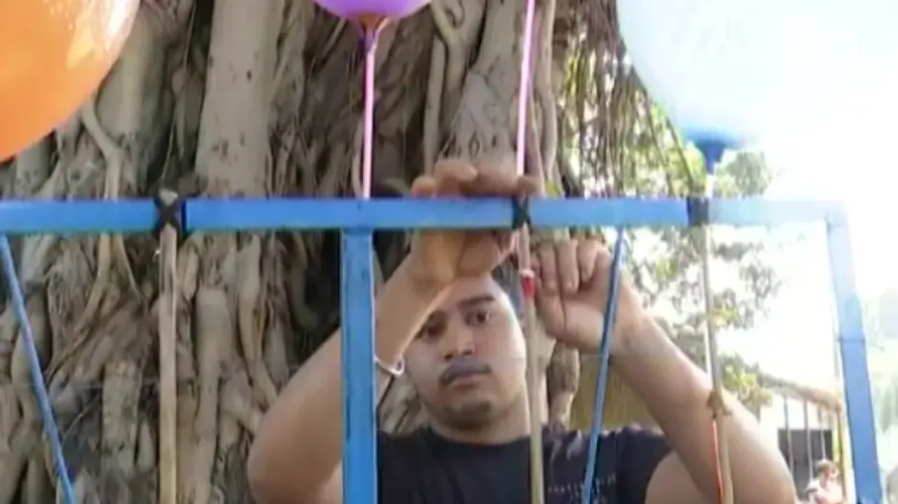 Diagnosed with blood cancer, Odisha youth sells balloons to meet his medical expenses 