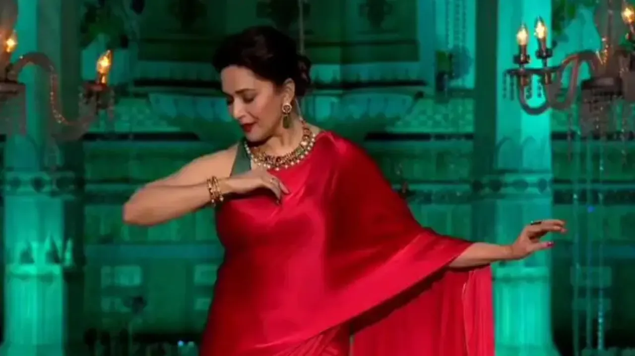 Madhuri Dixit sets dance floor on fire with her sensuous moves in Dance Deewane Season 3